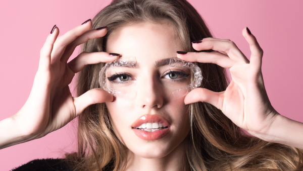 Our Houston family dentist will help you choose between Invisalign or traditional metal braces.