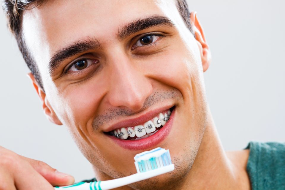 Keeping Your Teeth Clean While Wearing Houston Braces
